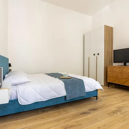 Royal Loft - A Due Passi Dal Centro Storico Apartamento *